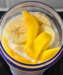 Banano Mango Smoothie